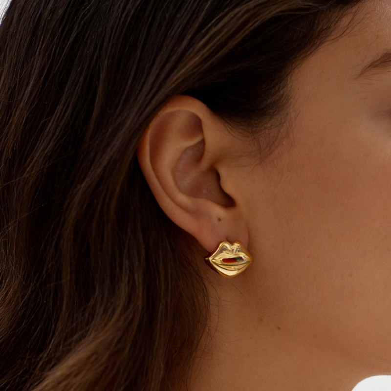 Statement stud earrings (8-12mm)